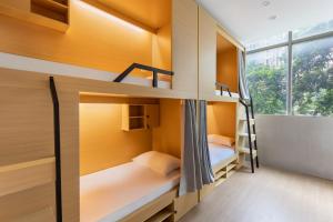 Postel nebo postele na pokoji v ubytování Guangzhou Xingdu International Youth Hotel Apartment Hostel-Near Canton Fair And Canton Tower