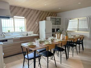 Dapur atau dapur kecil di Plenty Of Reasons To Stay Here Check It Out