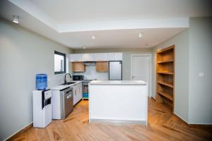 Dapur atau dapur kecil di Four-Bedroom House in Gacuriro, Kigali, Rwanda, ANNUAL TENANCY ONLY