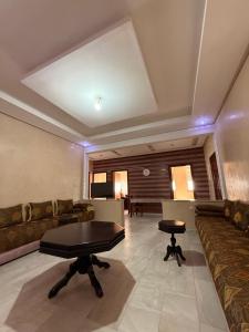 a living room with a couch and a table at Appartement Ovalley SAFI in Safi