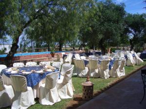 Restauracja lub miejsce do jedzenia w obiekcie Hacienda Los Jinetes