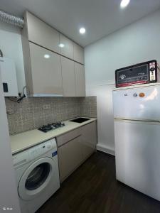 Η κουζίνα ή μικρή κουζίνα στο სოლოლაკი