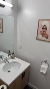 a bathroom with a sink and a mirror at Modern & Spacious 2BR Apartment with Gym & Parking in New Haven