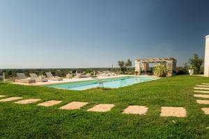 an image of a swimming pool in a yard at Villa San Vito Due in Ostuni