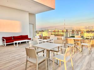 Μπαλκόνι ή βεράντα στο Stylish Upscale Condo, Pool