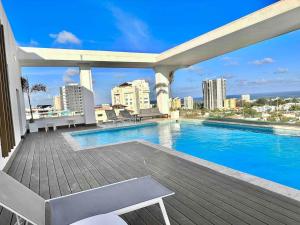 a swimming pool on the roof of a building at Comfy 1BR Apt, Full AC, Pool. in Santo Domingo