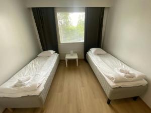 En eller flere senge i et værelse på Spacious Apartment for 4 with Sauna