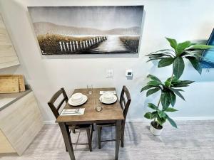 a dining room with a table and a plant at Verdant Luxe Studio in Des Moines