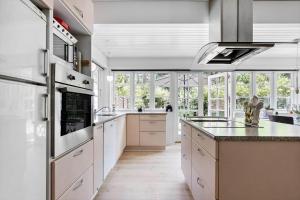 Η κουζίνα ή μικρή κουζίνα στο 1599 Aakirkeby - Fyrreskoven 19