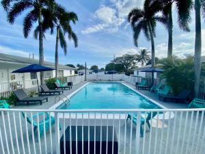 Bazén v ubytování Homey Studio Apartment in South Florida nebo v jeho okolí