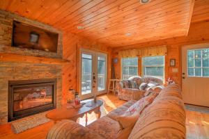 Gallery image of Mt Snow Home with Privacy Hot Tub Firepit in Wardsboro +61 photos