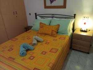 Ένα ή περισσότερα κρεβάτια σε δωμάτιο στο ΕΥΧΑΡΙΣΤΗ Διαμονη