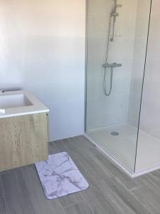 Bilik mandi di Appartement face à la mer 1 +2 gambar