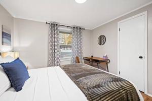 Katil atau katil-katil dalam bilik di 10 min to NRG Park | Private Deck | Movie Nights