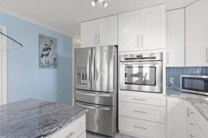 Kuchyň nebo kuchyňský kout v ubytování Salt On The Rim Lower Unit