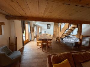 Ένα ή περισσότερα κρεβάτια σε δωμάτιο στο Chalet au cœur de la haute Tarentaise