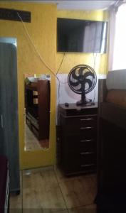 a room with a room with a room with a mirror at Quitinete Expominas Suite Ar in Belo Horizonte