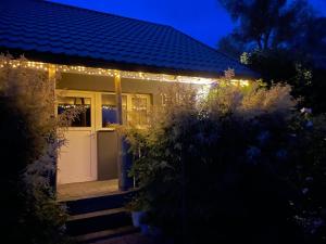 Fotografie z fotogalerie ubytování EZERI - weekend home with sauna and tub v destinaci Augšlīgatne