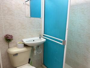 a bathroom with a toilet and a sink at Arenamar Hotel Rodadero in Rodadero +26 photos