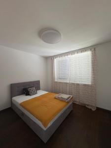 a bedroom with a large bed with a window at Exkluzívny rodinný dom Trnava - rodiny, pracovné cesty in Trnava