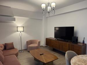 Μια τηλεόραση ή/και κέντρο ψυχαγωγίας στο Daiana Apartament +3 φωτογραφίες