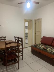 Χώρος καθιστικού στο Apartamento edifício Mantiqueira - 1 quadra da praia do forte