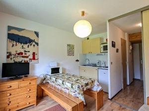 Kuchyň nebo kuchyňský kout v ubytování Studio confortable avec balcon au centre de Flaine - FR-1-425-174