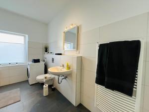 Фотография из галереи Gutshof von Gemünden Ferienwohnung 4 в Бернау +13 фотографий