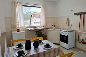 Η κουζίνα ή μικρή κουζίνα στο Família Costa-Studio Marie Curie (Inatel)