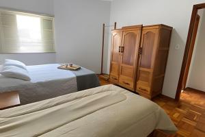 Кровать или кровати в номере Família Costa-Apê no centro