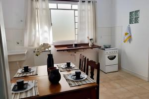 Η κουζίνα ή μικρή κουζίνα στο Família Costa-Studio Nikola Tesla(Inatel)