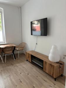Μια τηλεόραση ή/και κέντρο ψυχαγωγίας στο Ringflair Apartment