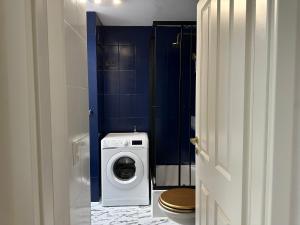 Koupelna v ubytování Flow Living I Zentrale Fewo mit schönem Bergblick + 11 fotografií