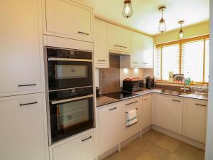 Køkken eller tekøkken på 6 Brook Court