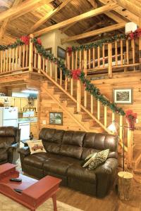 Foto dalla galleria di Free Tickets! Windy Ridge-Pet-Friendly wfee Cabin with Fishing Access & Fenced In Yard a Sevierville Altre 33 foto