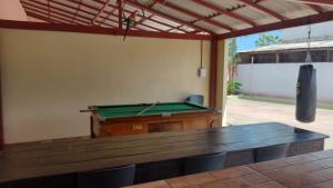 a ping pong table in a room with a pool table at Pousada Arara in Santarém