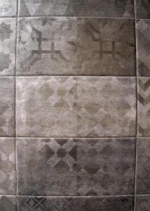 an image of a tile floor with a bench at Casa La Pascuala in Helgueras