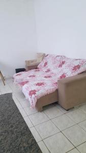 a bedroom with a bed with a pink blanket at Casa do Pescador in Bertioga