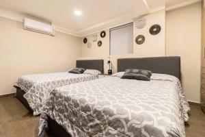 two beds sitting next to each other in a room at 102 Centro 2Bdrm 2bath apt AC Rooftop in Mexico City +37 photos