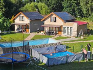 Bazén v ubytování Holiday Home in Swinoujscie near Baltic Sea nebo v jeho okolí