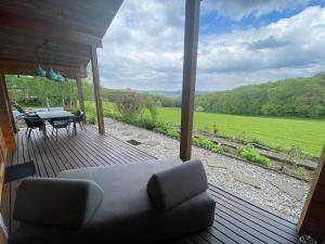 a screened in porch with a couch and a table at Norwegisches Blockhaus mit Gartensauna in Bad Münstereifel