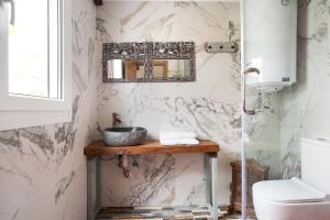 a bathroom with a sink and a mirror at Villa Bali in Chiclana de la Frontera