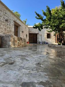 Φωτογραφία από το άλμπουμ του Charming Cyprus Getaway in Pfos - Garden View Holiday House σε Marathounda