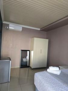 Ένα ή περισσότερα κρεβάτια σε δωμάτιο στο Limpopo LidoSystem Lodge