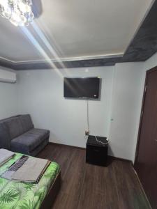Μια τηλεόραση ή/και κέντρο ψυχαγωγίας στο Guest House MARAVILA +16 φωτογραφίες