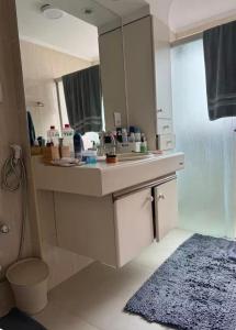 a bathroom with a sink and a mirror at Quarto Vila Madalena in Sao Paulo