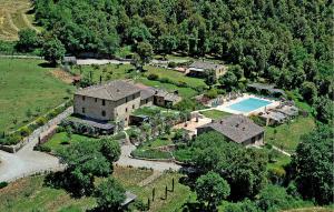 an aerial view of a house with a swimming pool at 2 Bedroom Gorgeous Apartment In Casole D'elsa in Gallena