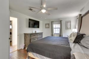 a bedroom with a bed and a ceiling fan at 2 Mi to University and Long Beach Harbor Family Gem in Long Beach