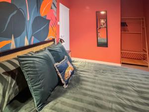 a room with a bed with a pillow in it at Hogarth No 2 - Uk48955 in Newbiggin-by-the-Sea