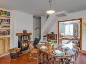 Posezení v ubytování Clee View Cottage + 17 fotografií